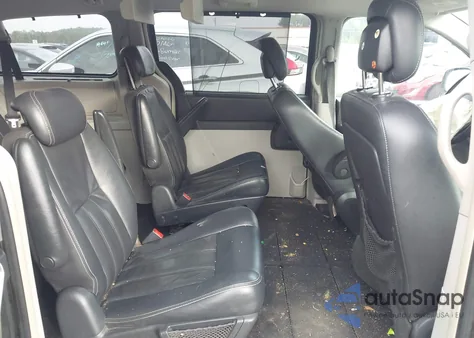 2010 Chrysler Town & Country Touring Plus z USA, uszkodzony, nr VIN 2A4RR8DXOAR320102